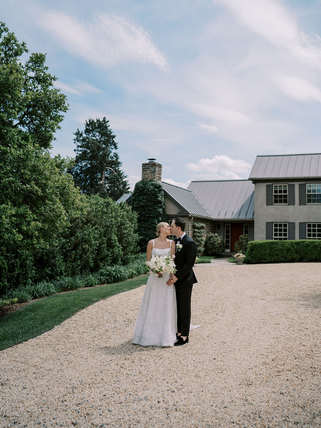 KathleenRob5-3-25GlenstoneGardenVA-VickiGraftonPhotography-262