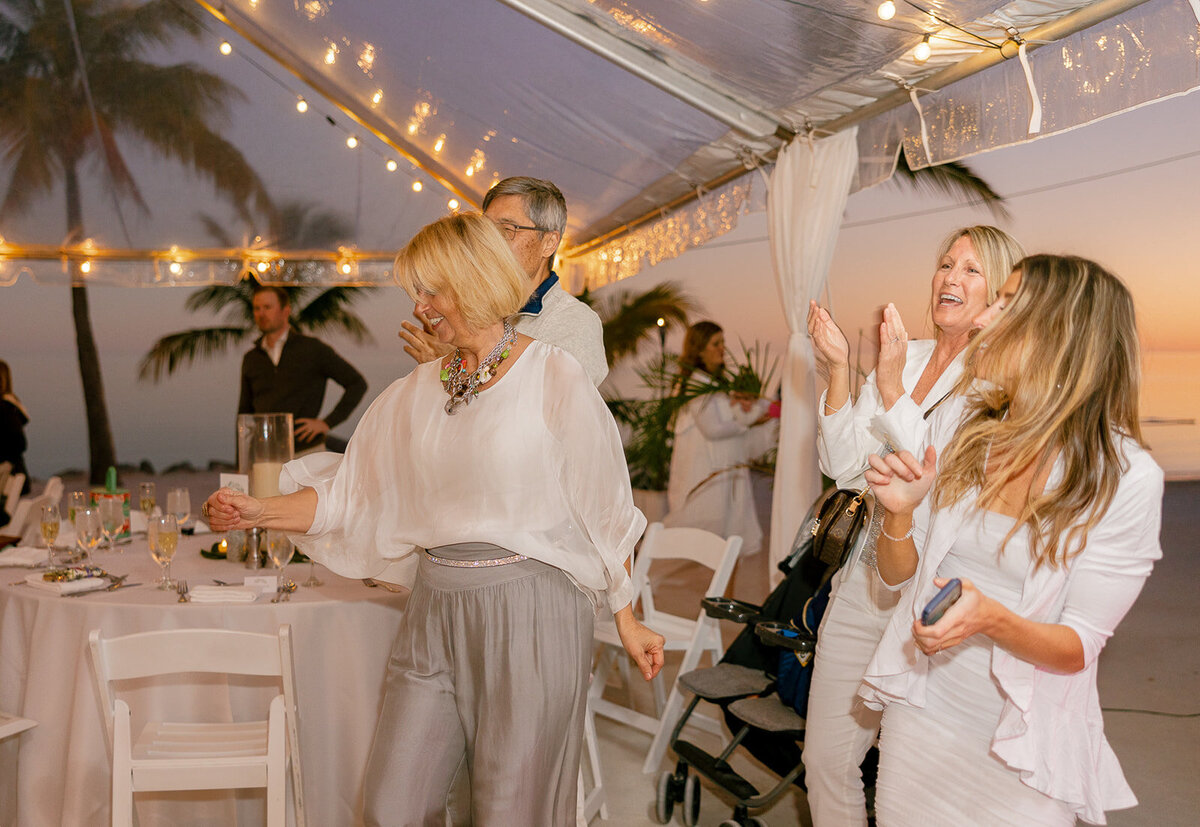  Guests in elegant all-white attire celebrating Laura and Abraham’s Miami destination wedding at Cheeca Lodge Resort.