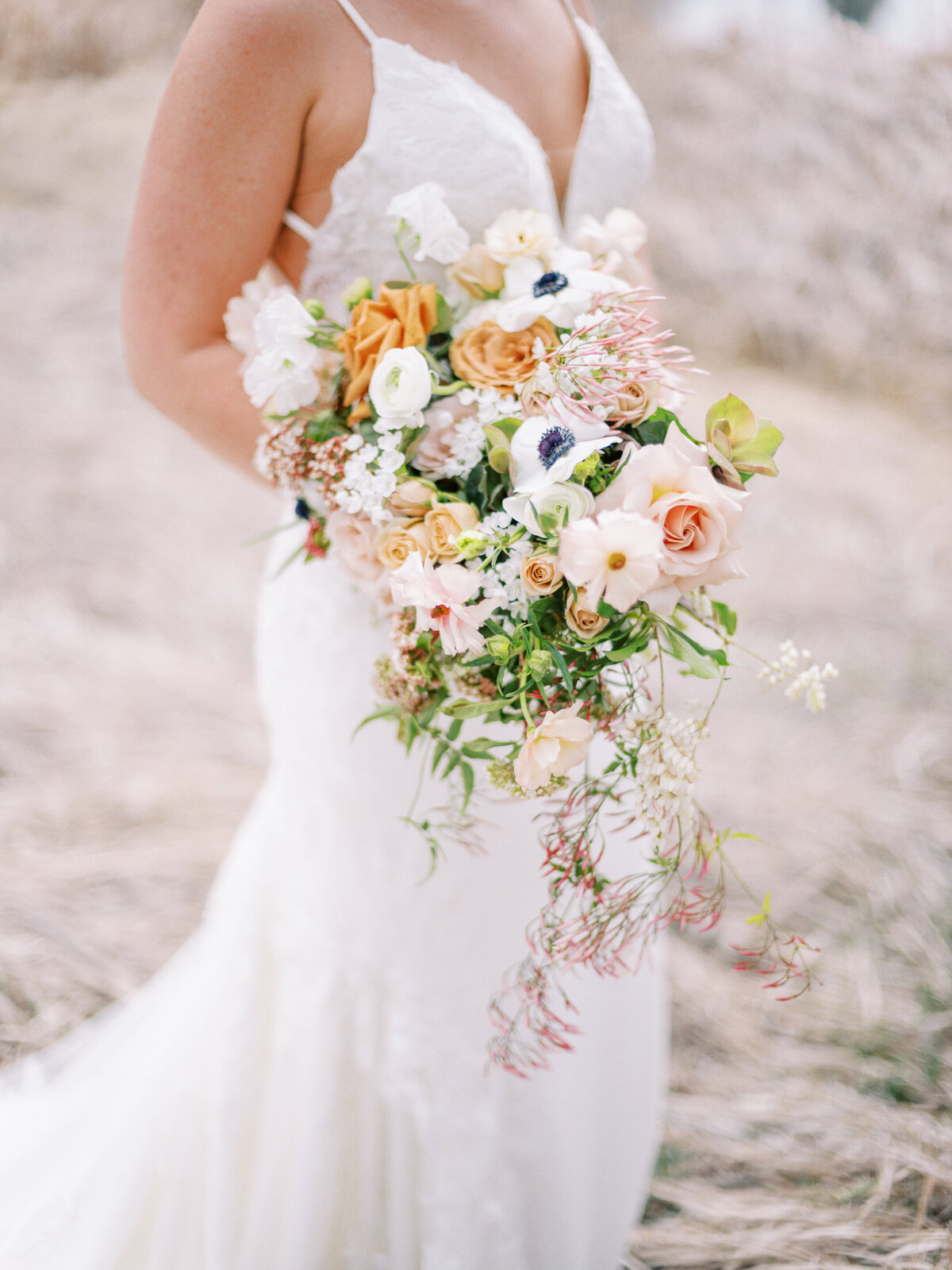 organic and lush bridal bouquet
