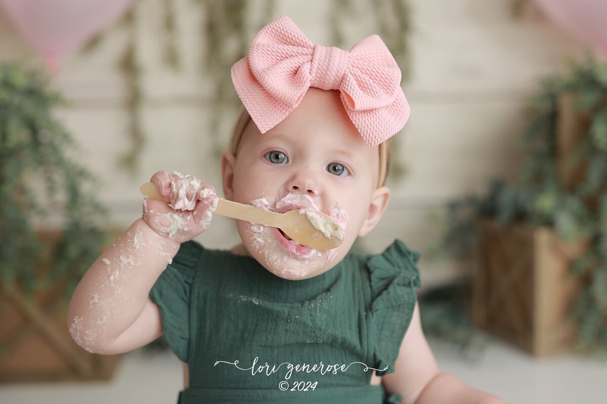 lehigh-valley-photographer-lori-generose-lg-photography-first-birthday-cake-smash-girl-bath-pa