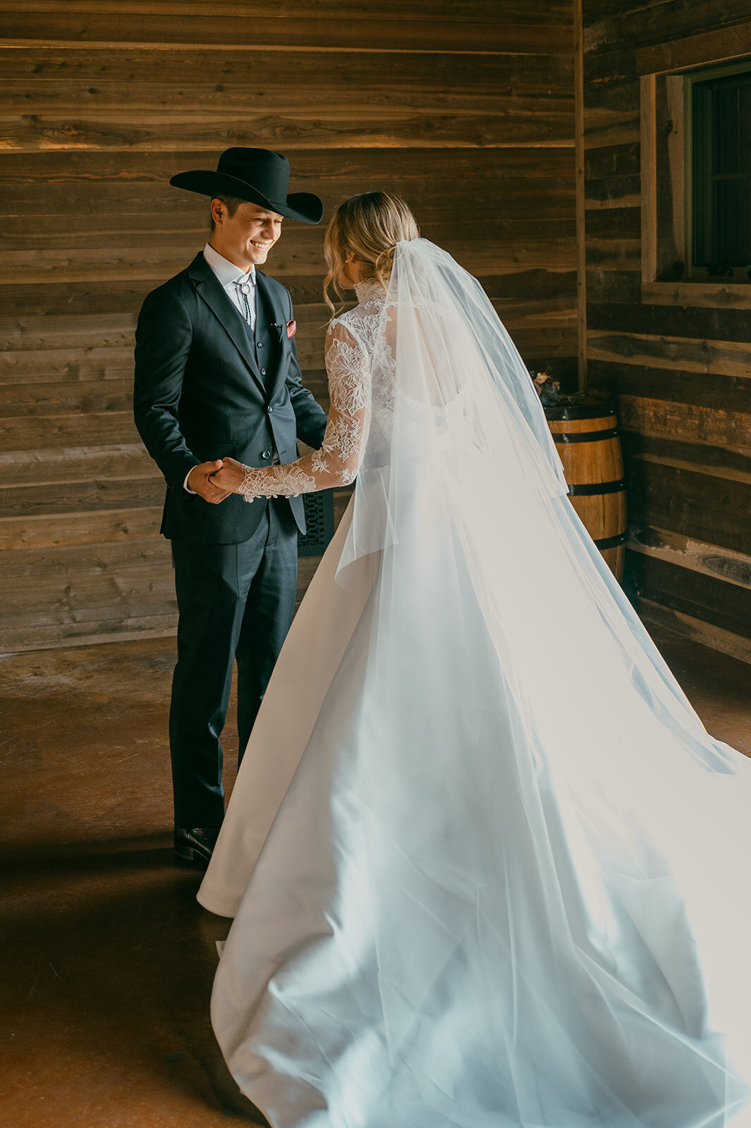 presley-gray-photo-Deerlodge-rustic-western-Montana-wedding-3768