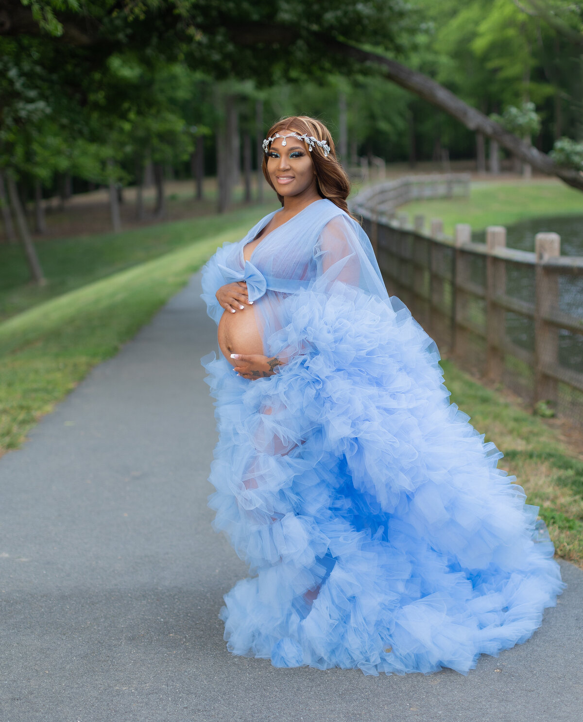 MATERNITY SESSION USING FABRIC WRAPS TO DRESS PREGNANT LADY