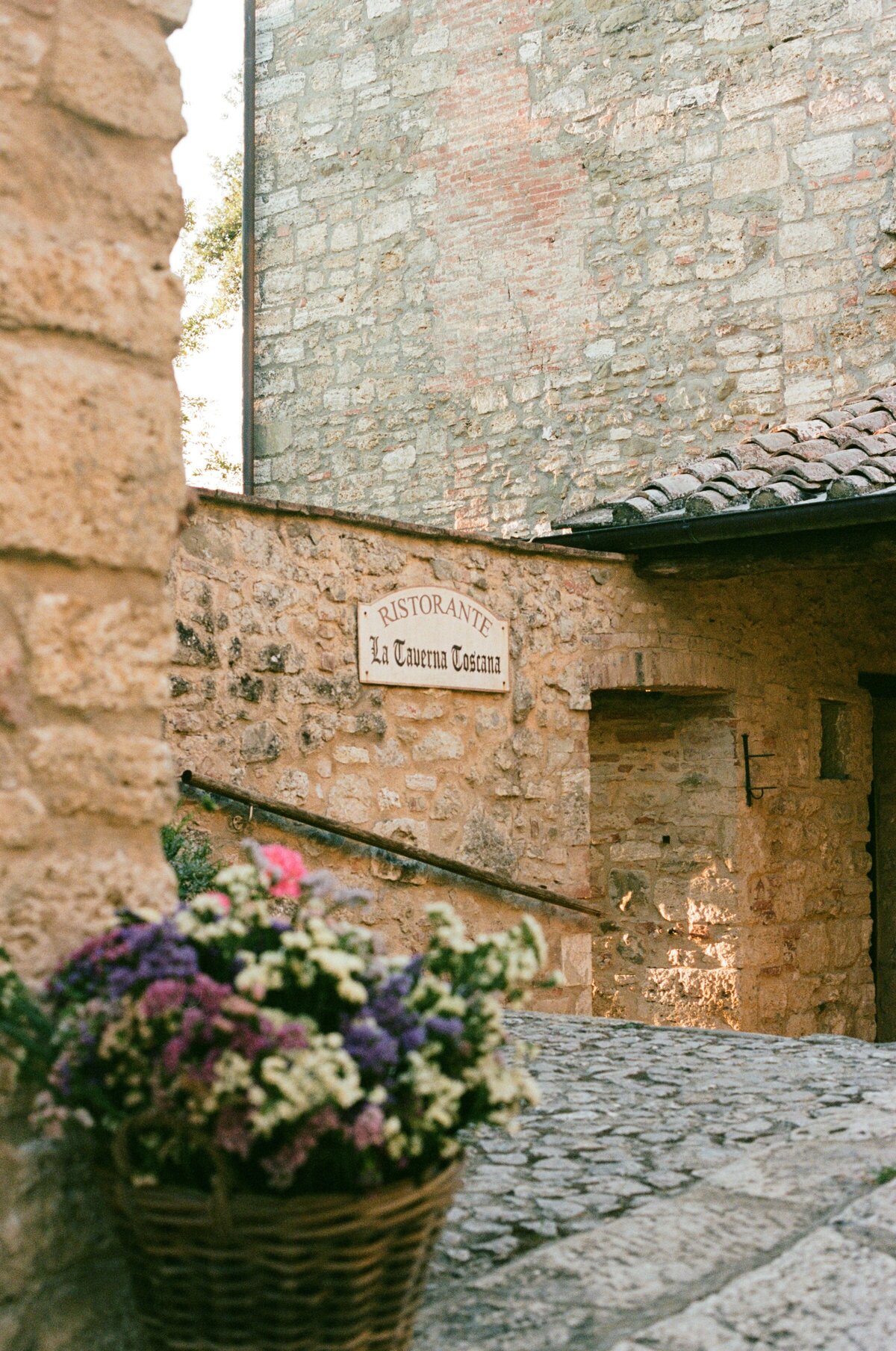 A wedding photo of the venue Laticastelli in aTuscany Italy