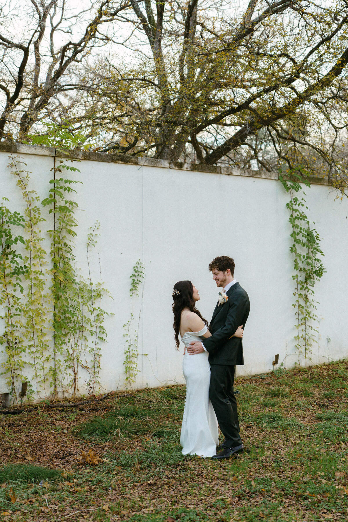 Lindsey&AlexWeddingPhotos_Film_AustinWeddingPhotographer_HereafterFilms_-85