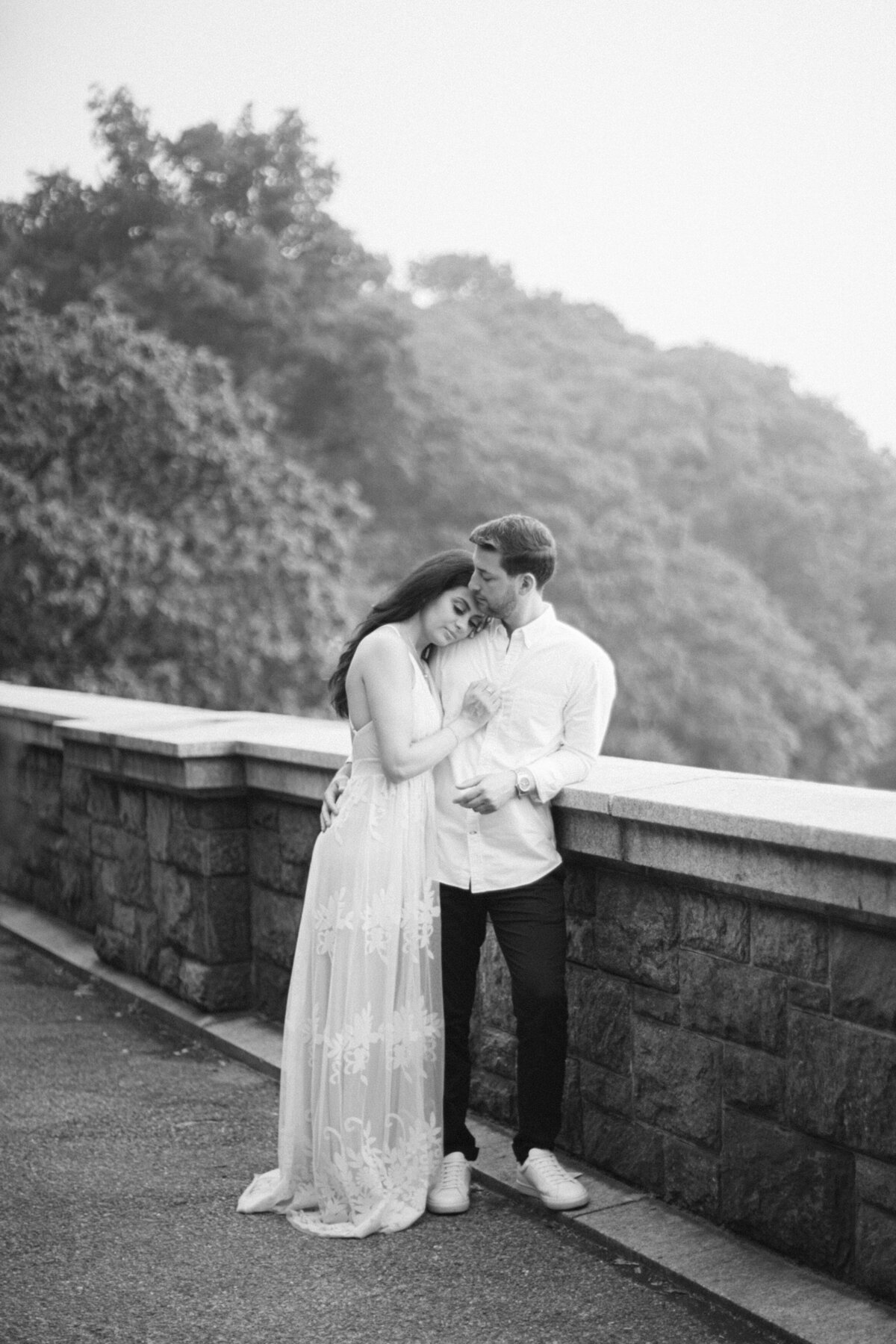 centralparkenengagementsession-engagementsessionnyc-fineartweddingphotographer-felixfeyginphotography-023