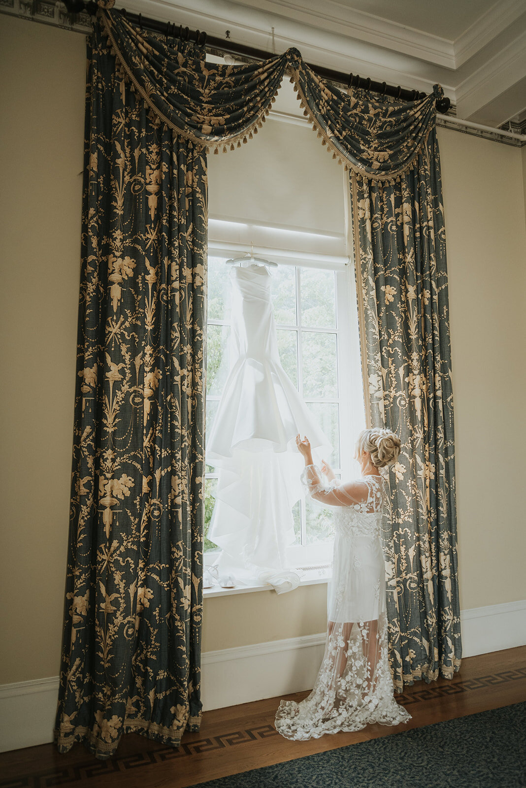 MODERN-GARDEN-MANSION-SUMMER-WEDDING-LINDSAY-BESNIK_PHOTOS_BY_MARIA_B_LUNG_0059