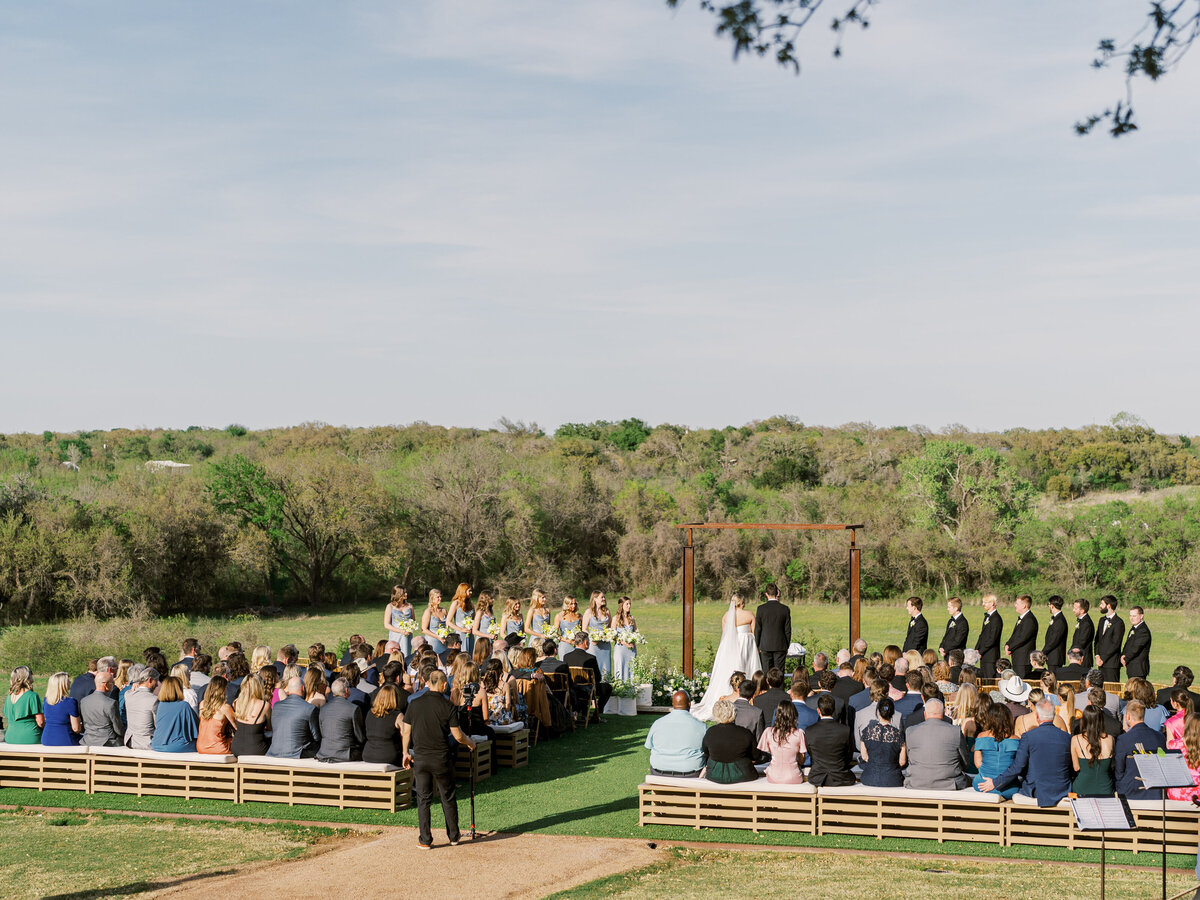 timeless-wedding-ceremony-dallas-outdoor-lazy-s-hacienda-venue-11
