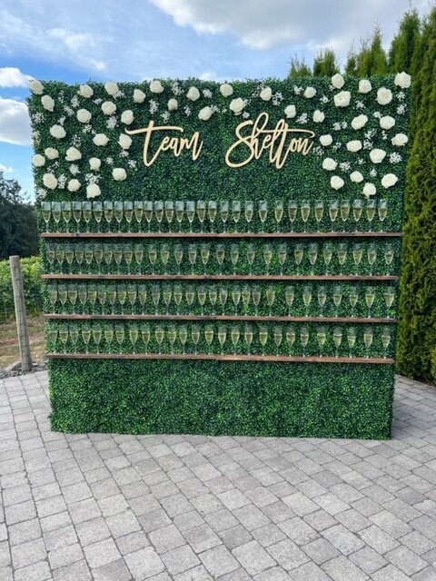 green champagne wall design