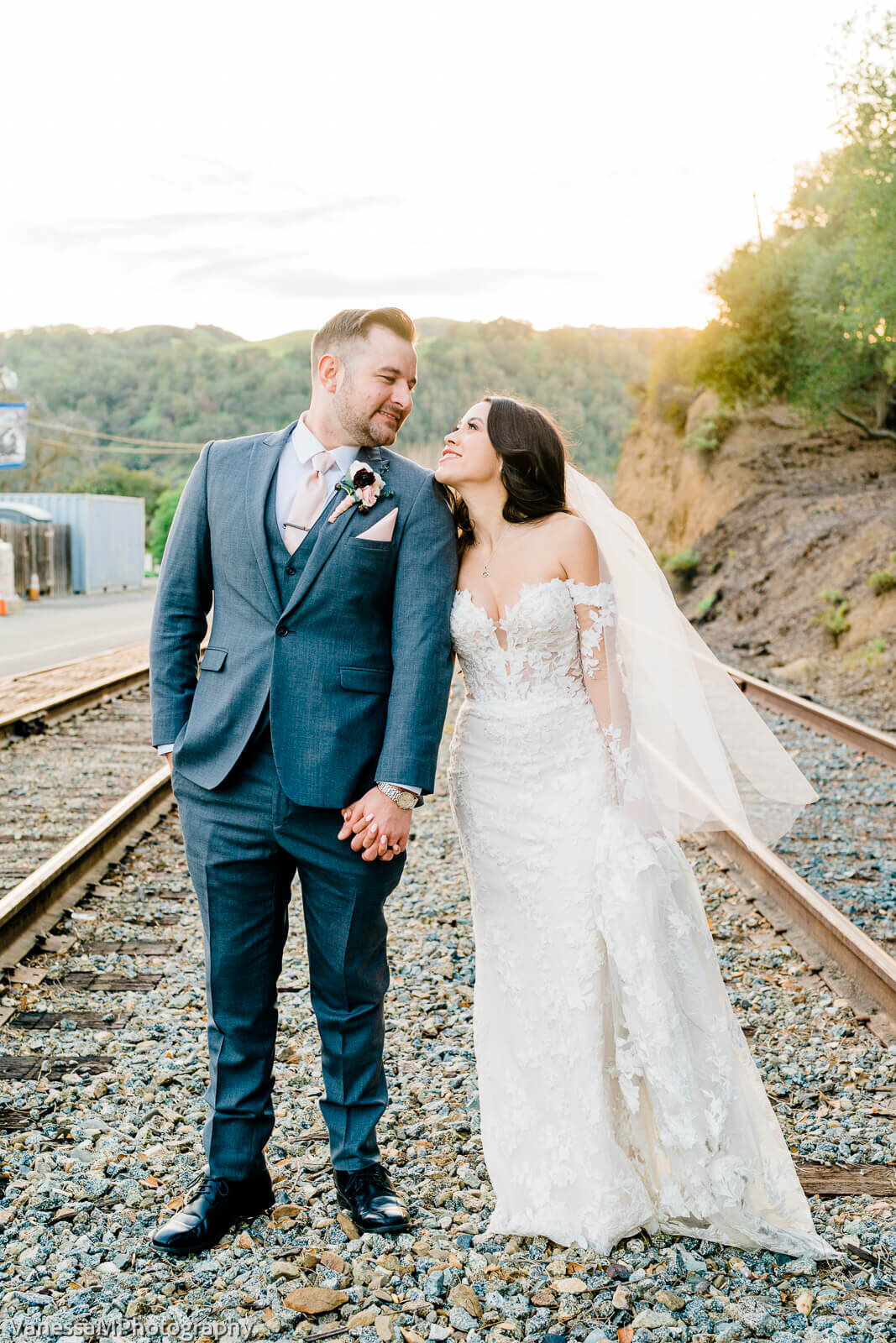 Elegant bride and groom at Wente Vineyards wedding in Livermore CA