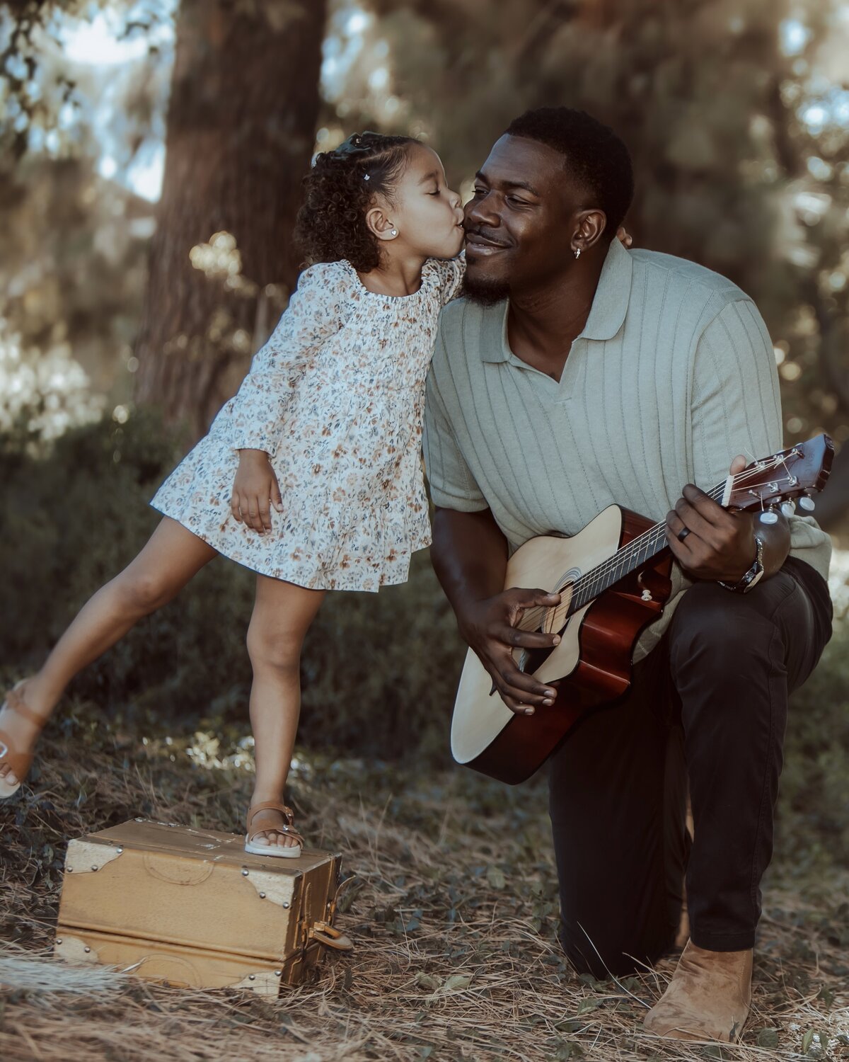 Sweet Father-Daughter Kiss – Prospect Park Redlands Family Session