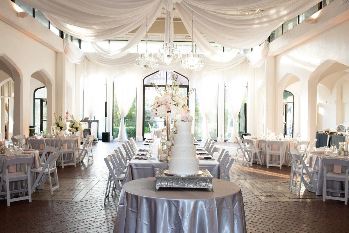 callanwolde-reception-room-chandeliers-draped-ceiling-deco