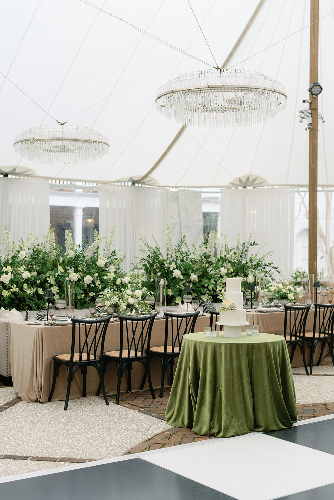 elevated_neutral_tones_governor_thomas_bennett_house_charleston_destination_wedding_photographer_wedding_Kailee_DiMeglio_Photography-638