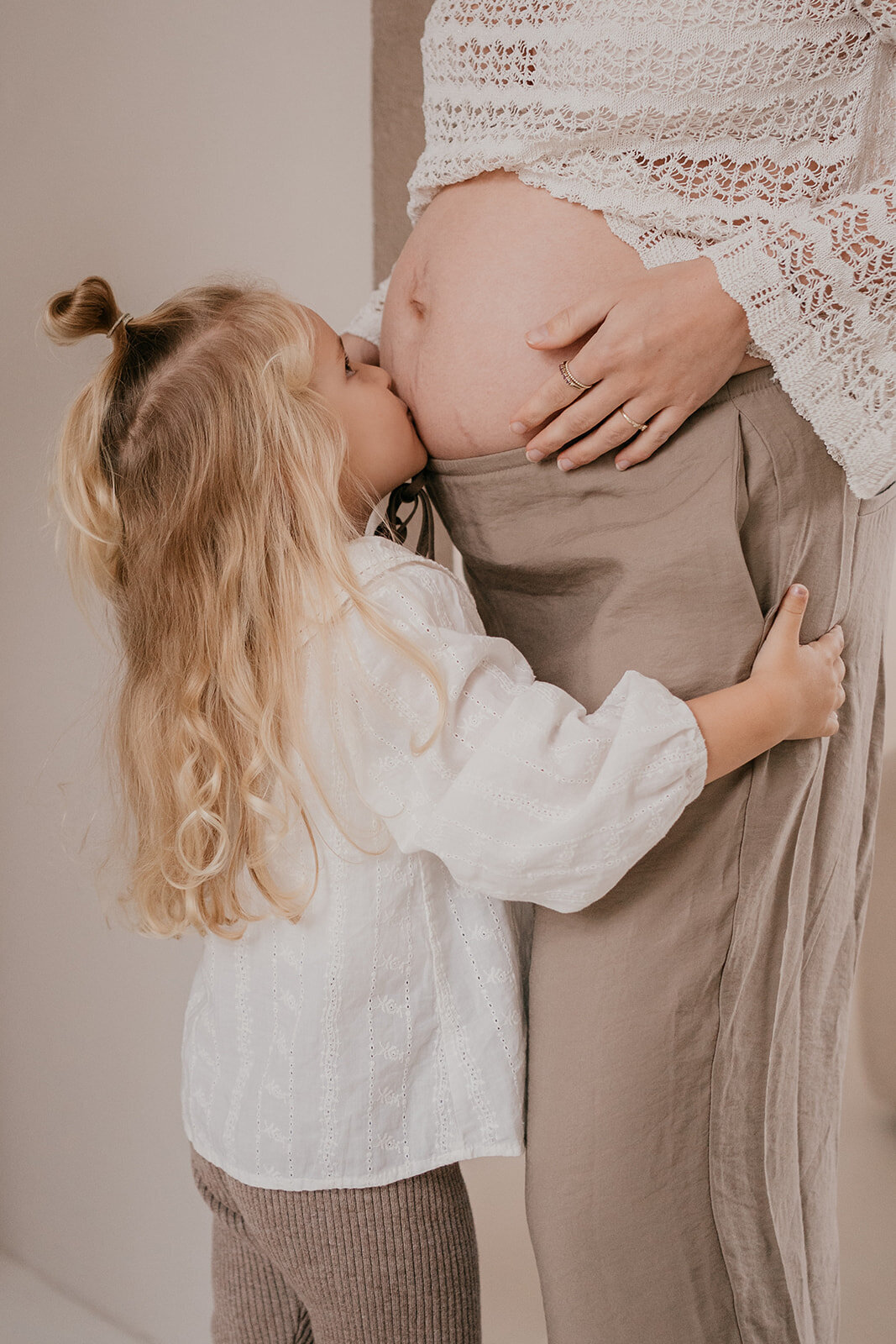 Leukfotografie-zwangerschapsfotografie-studio-the-loft-Attelier oost-puur-ongedwongen.jpg-8