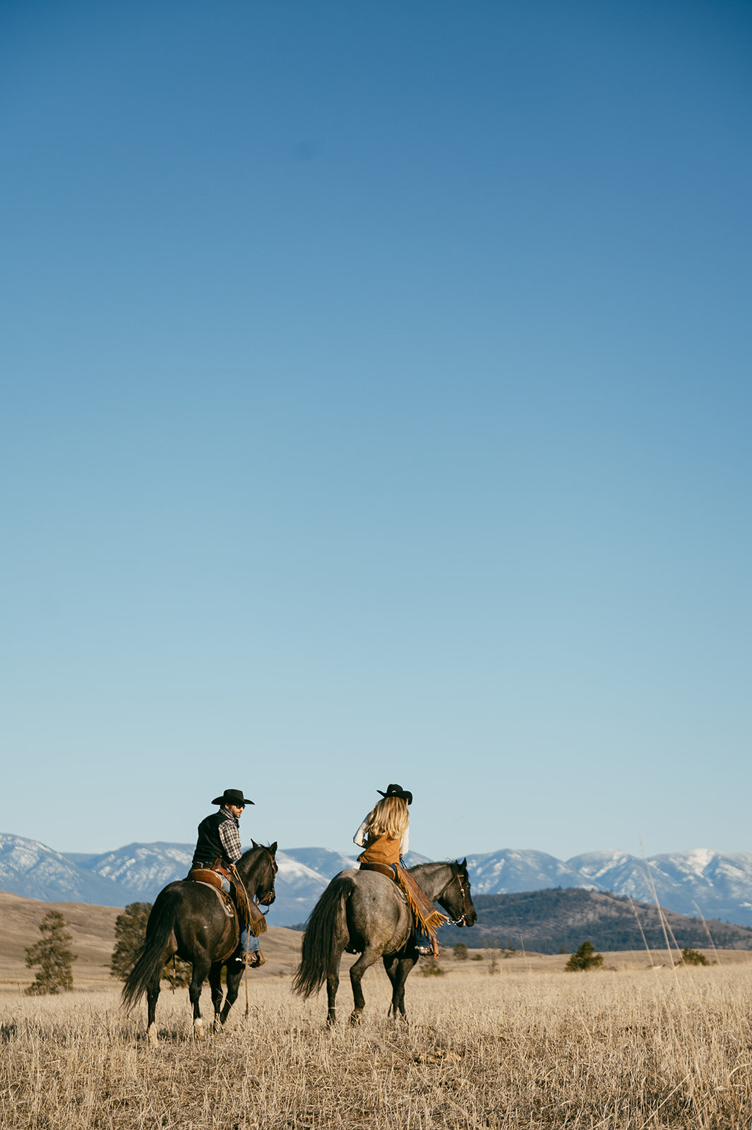 presley-gray-photo-montana-western-ranch-couples-photoshoot-1581
