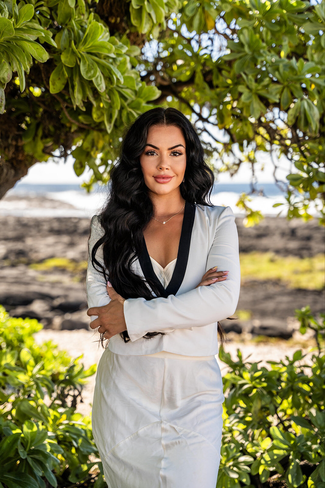 Woman crossing arms and smiling for hawaii portrait photography with Hawaii Adventure Portraits