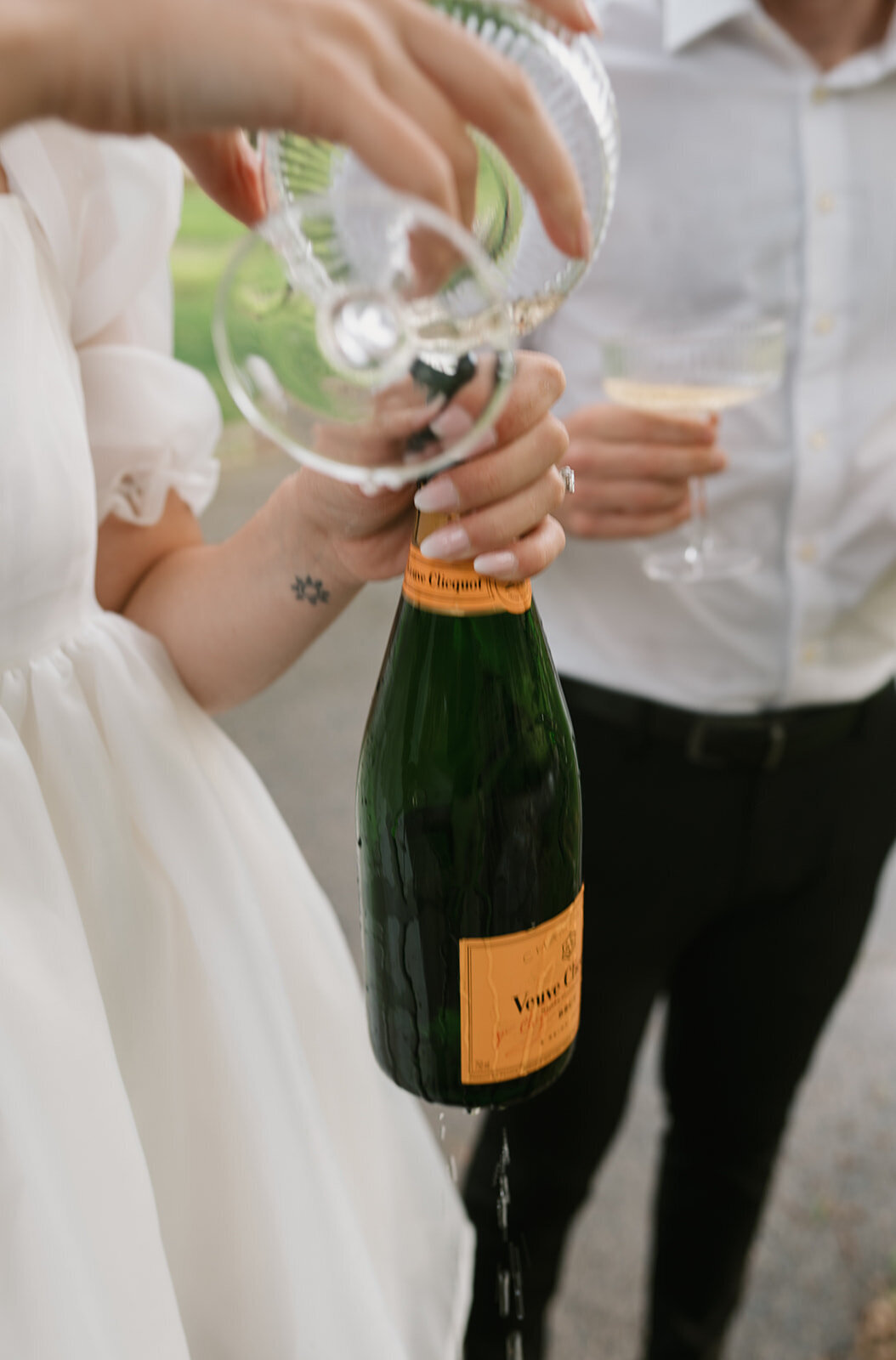 bride-pouring-champagne-jemima-richards-photography