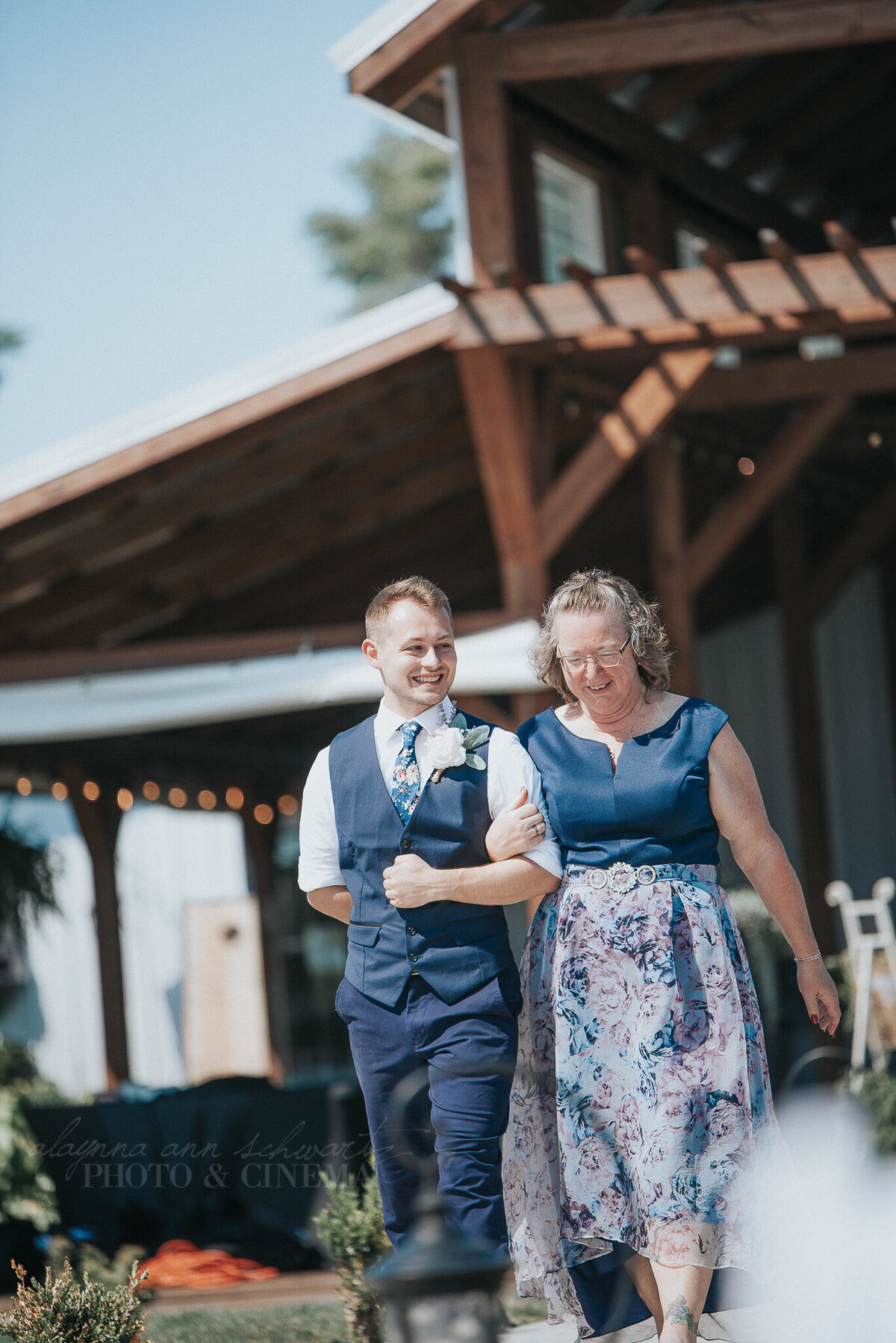 ceremony _ alaynna ann schwartz _ harpors vinyard _ iowa photographer _ playlife photography_0069
