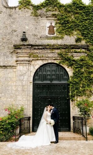 Elegant wedding at Villa Woodbine in Coconut Grove, Miami, captured by Claudia Amalia Photography, a top Miami wedding photographer