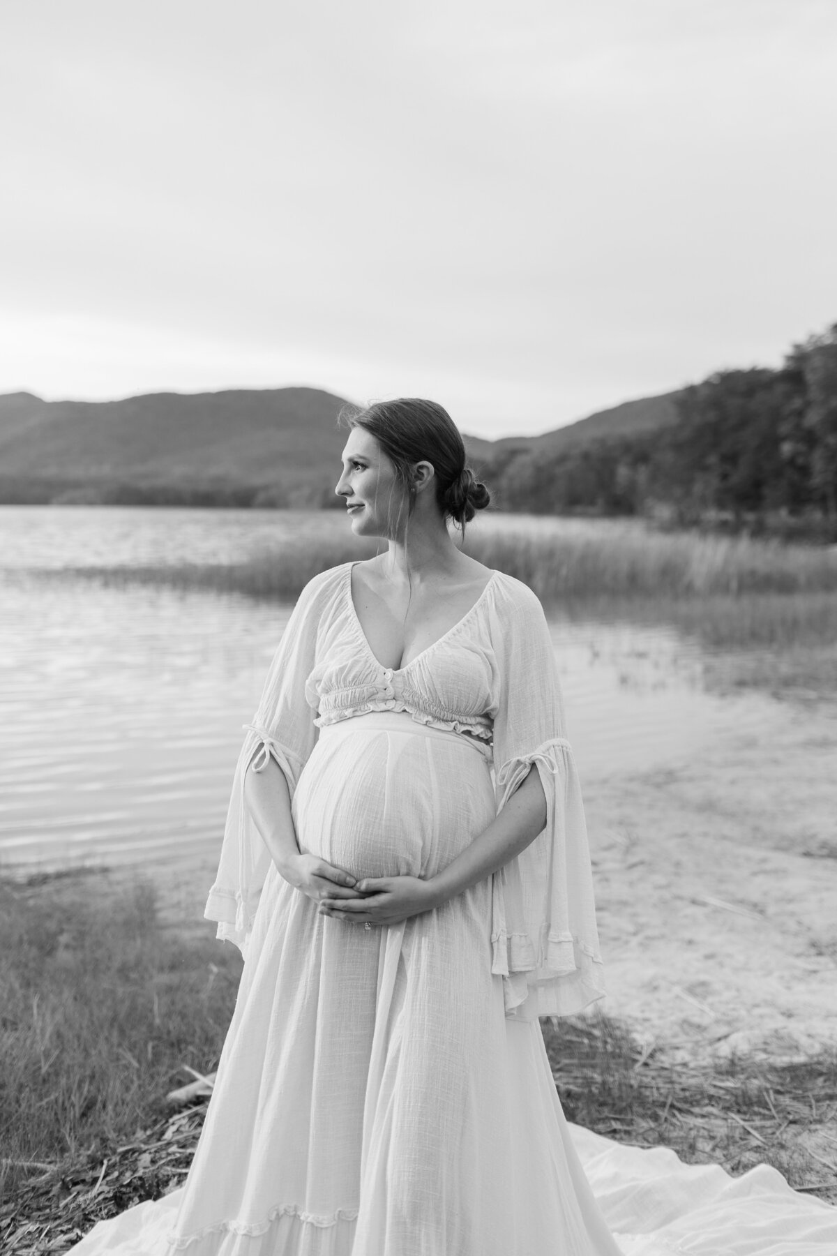 Documentary-Maternity-Session-at-Carvins-Cove-RJ-106