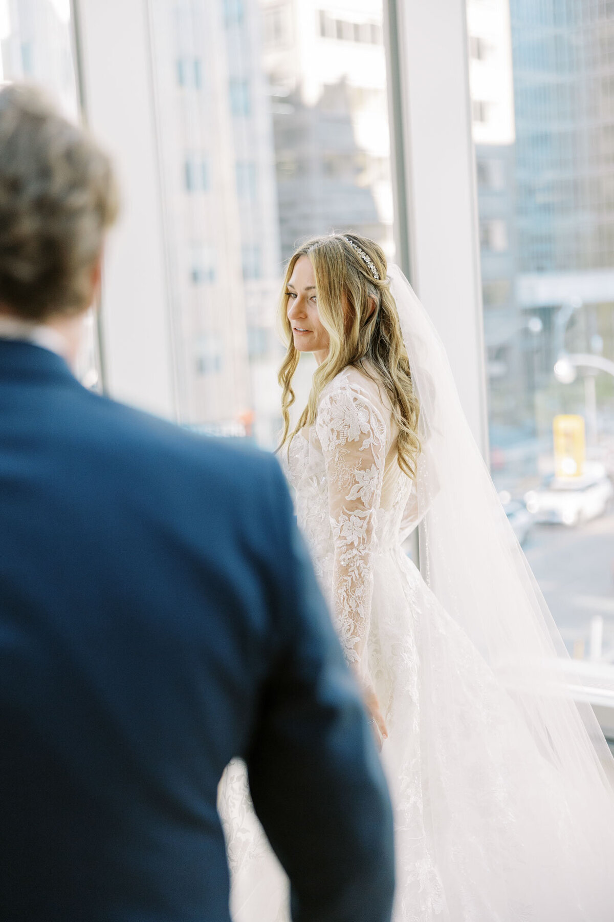 Shangri-La-Hotel-Toronto-Wedding_Editorial-Wedding-Photographer0063