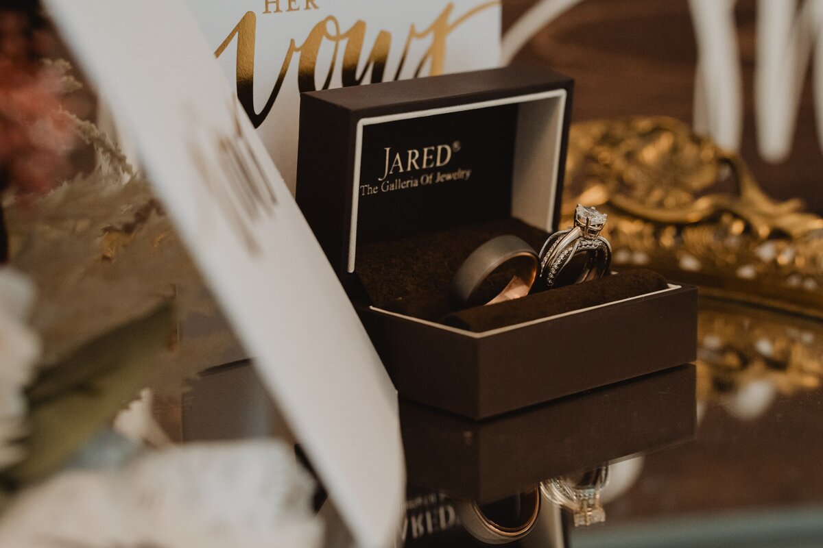 Jared-wedding-bands-diamond