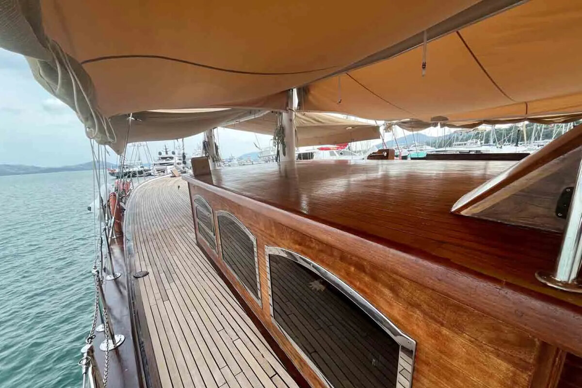 The Blue Luxury Yacht Thailand Deck