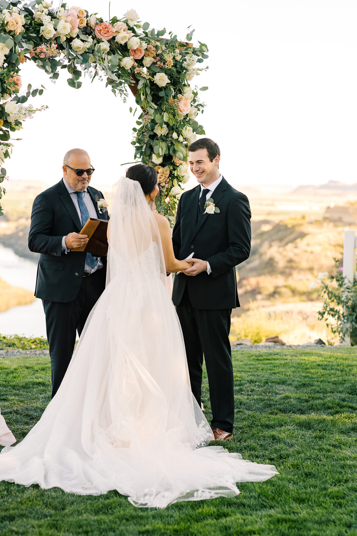 ceremony-at-fox-canyon-vineyard-wedding