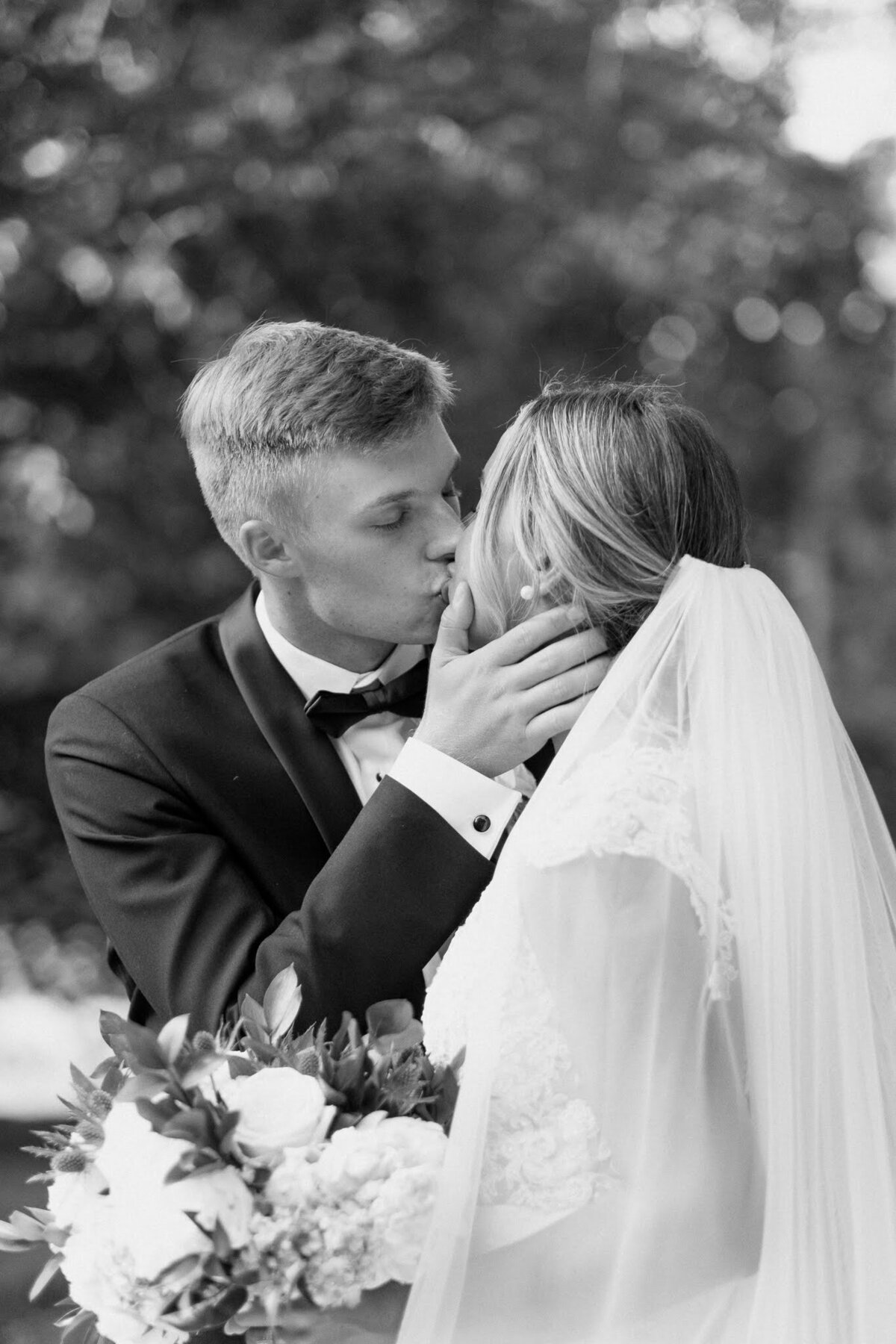 Nichole-Babiez-Photography-Dunham-woods-Geneva-Illinois-Wedding-luxury-editorial-timeless-modern-candid-bride-inspiration-chicago-photographer--104