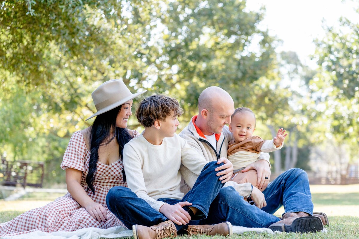 Austin-TX-Fall-Mini-Session-Magnolia-and-Grace-Photography-Co-JessicaL# (1)-4