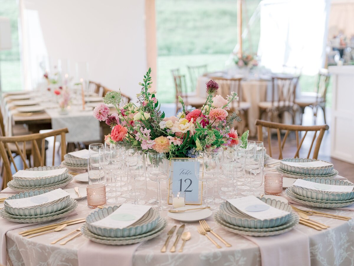 better-round-table-colorful-wedding