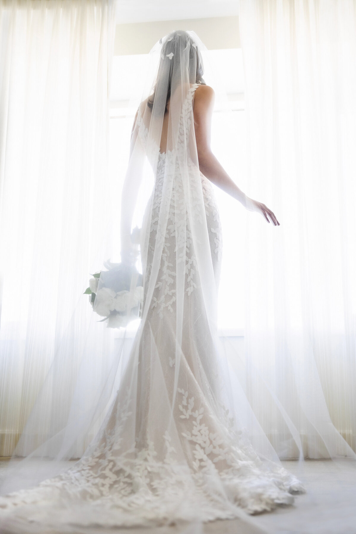 319b_gettingready_Bob&DawnDavisPhotography