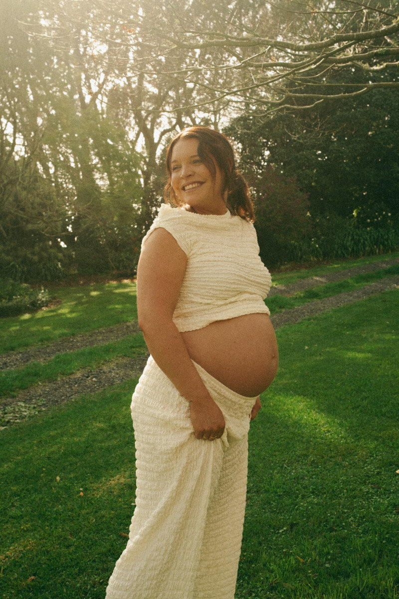 VINTAGE-DREAMY-MATERNITY-PORTRAITS-NEW-ZEALAND-96