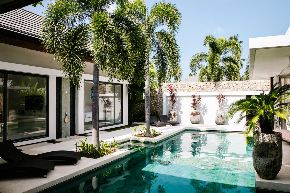 Discover Casa Orientale, a beautiful Balinese-style villa, surrounded by lush vegetation, near Mae Nam in Koh Samui Thailand.