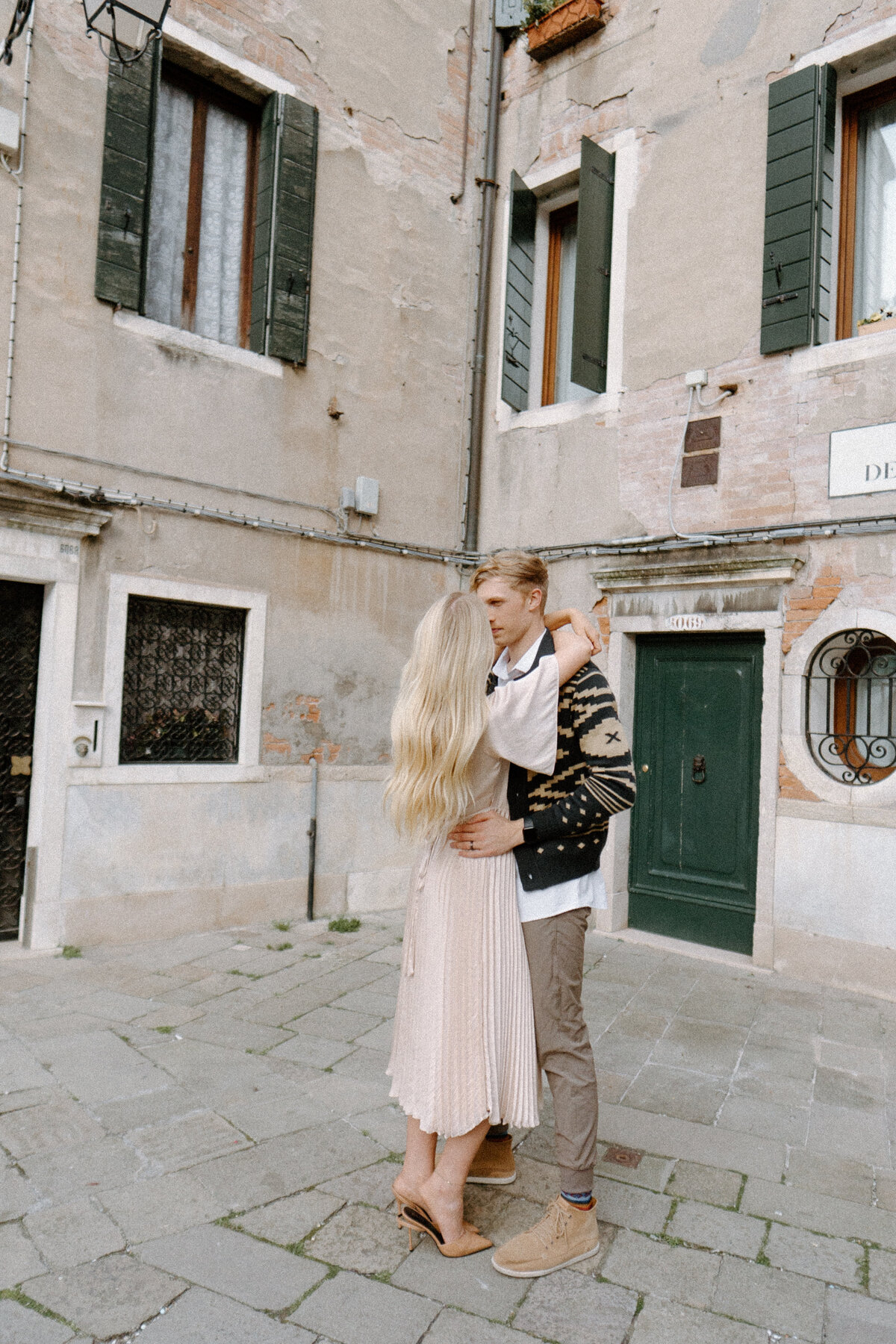 Documentary-Style-Editorial-Vogue-Italy-Destination-Wedding-Leah-Gunn-Photography-17