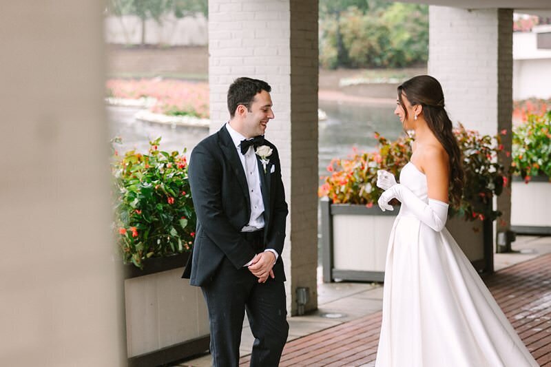 evansville-country-club-wedding-first-look-moment07