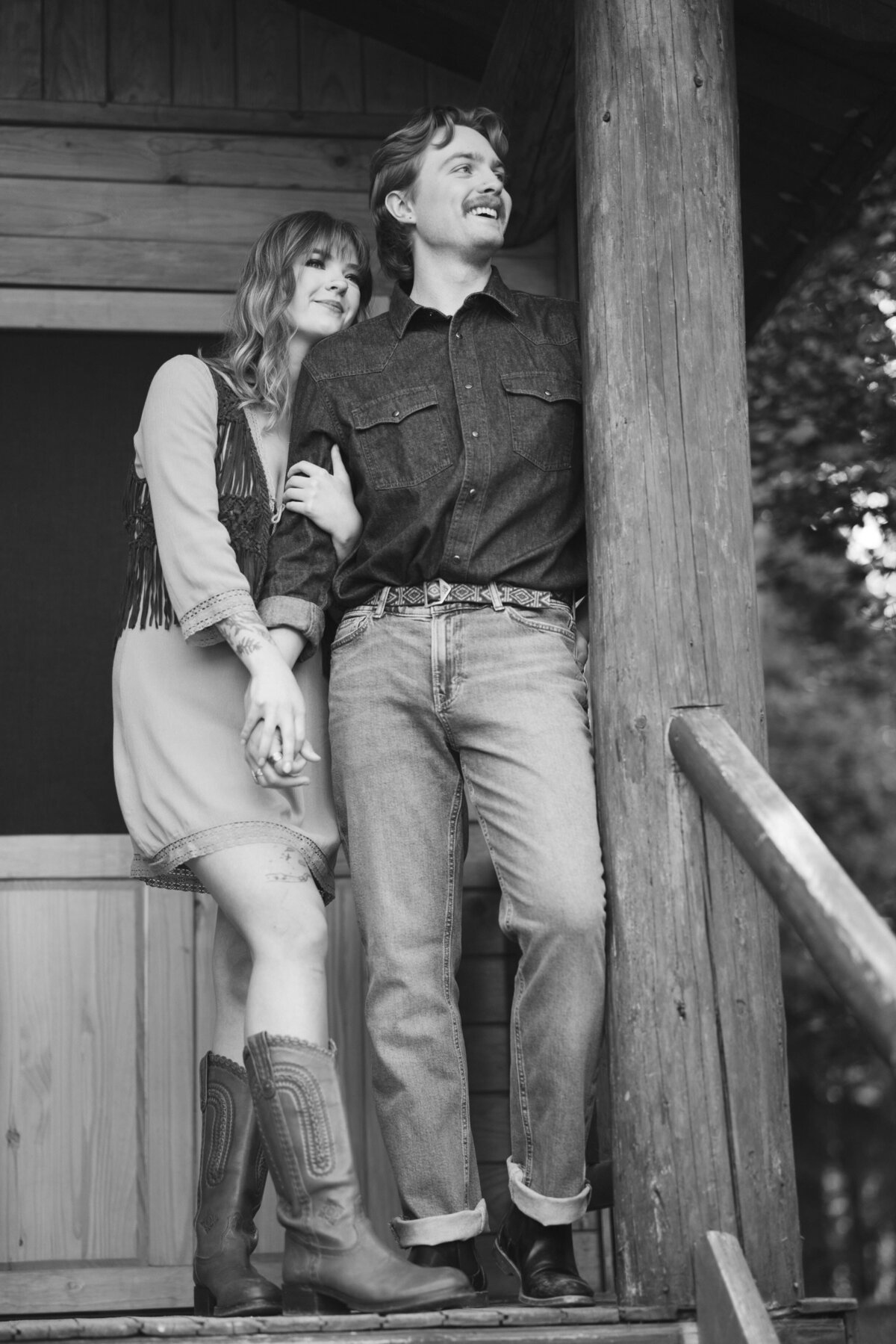 vpc-couples-vintage-cabin-shoot-28