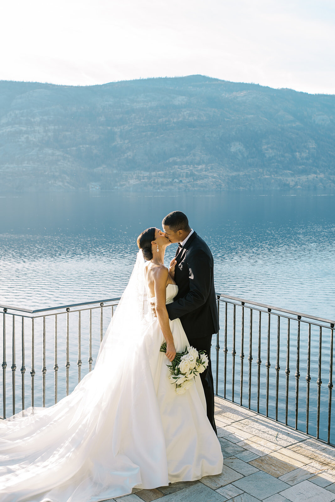 minted-photography-okanagan-kelowna-destination-wedding-photographer-wedding-château-okanagan-42