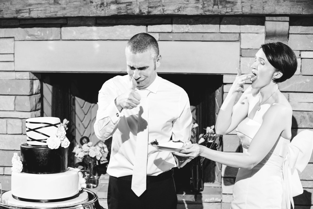canyonwood ridge wedding photographer cake cutting bride and groom 250 S Canyonwood Dr, Dripping Springs, TX 78620