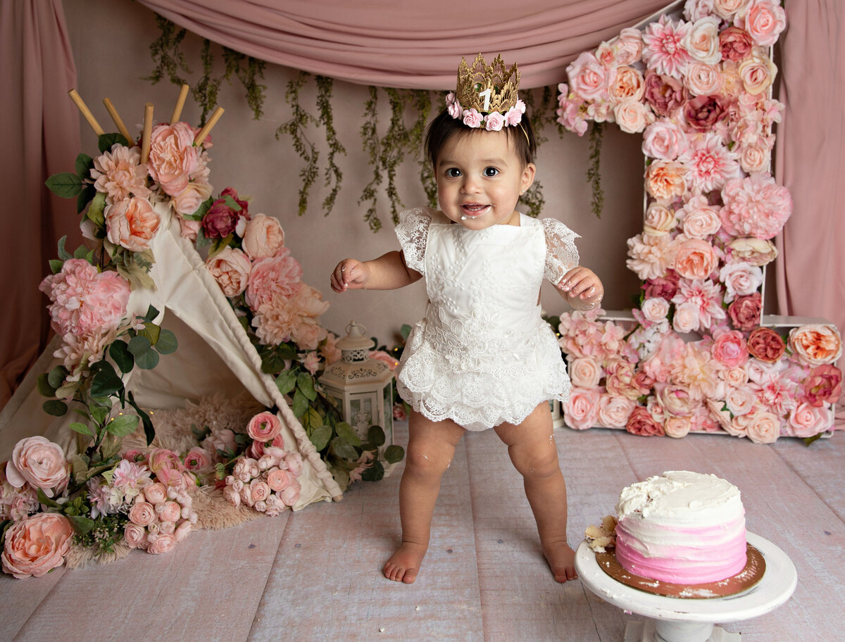 cakesmashbestphotographertudiofamilybirthdaynewbornboyamilynewborngirlfirstbirthdayportraiturephotographystudioportraitsnewborngirlboyfamilyEvaMaganaPhotographychildphotographer (10 of 10)