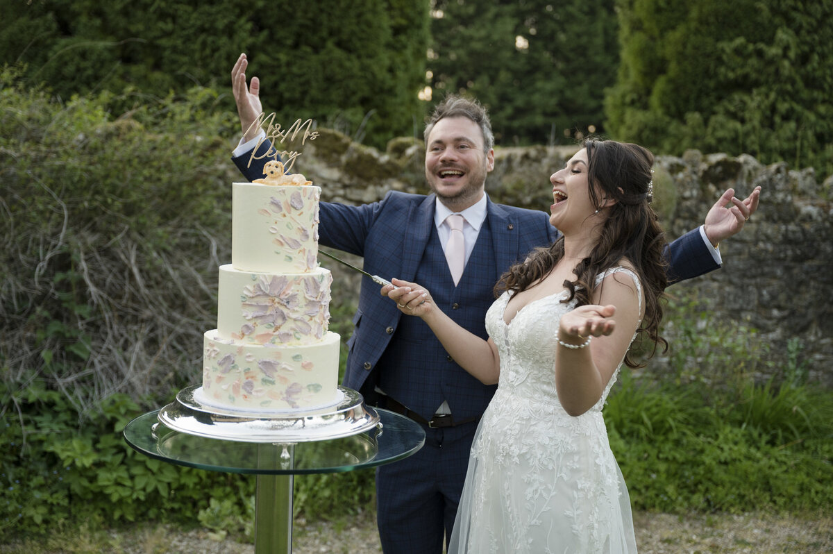 Notley-Abbey-wedding-photography-1109