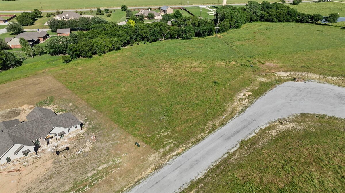Lot location within desirable Lindsay ISD