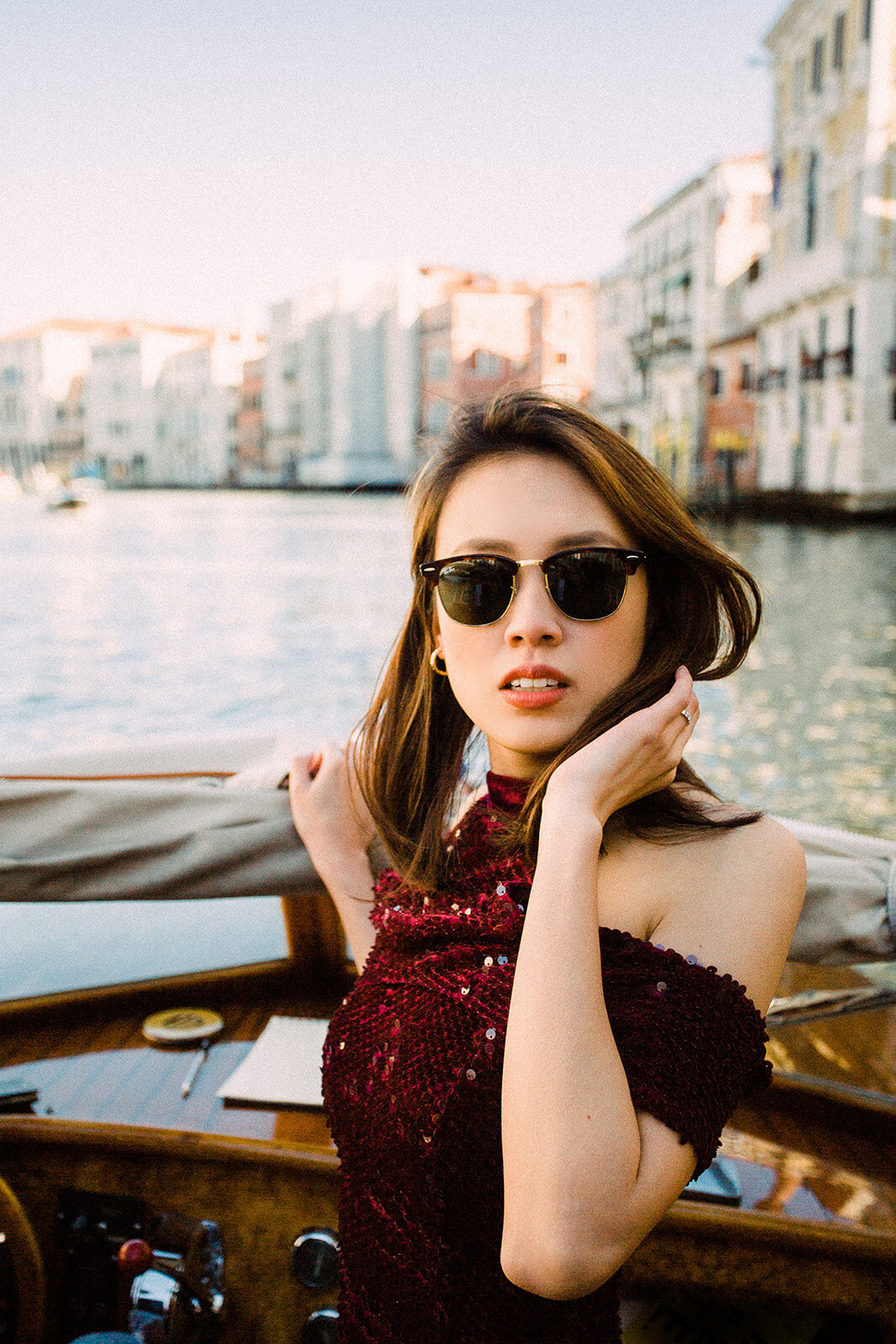 Venice-taxi-boat-luxury-photoshoot-couple-wedding37