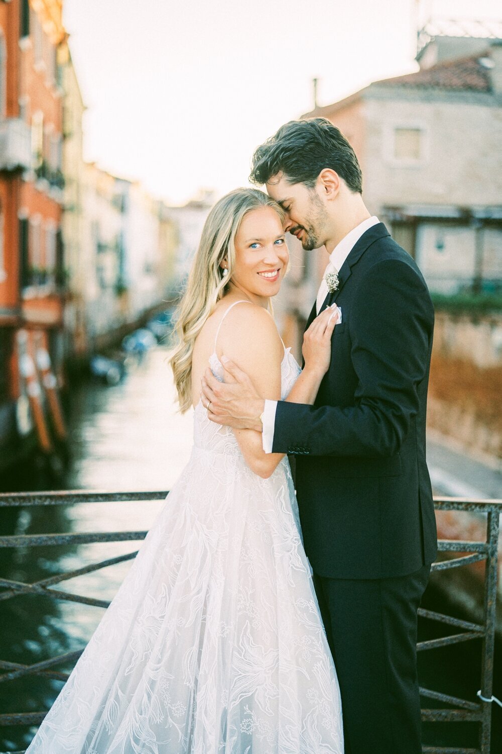 venice-elopement-photographer-editorial-film-35mm-wedding-fashion_0130