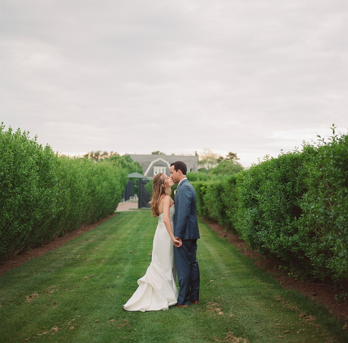 Couple-31 -kg_events_and_design_martha_s_vineyard_massachusetts_mv_luxury_wedding_weddings_planning_event_destination_private_corporate_designer_planner_edgartown_katama_the_field_club_ma