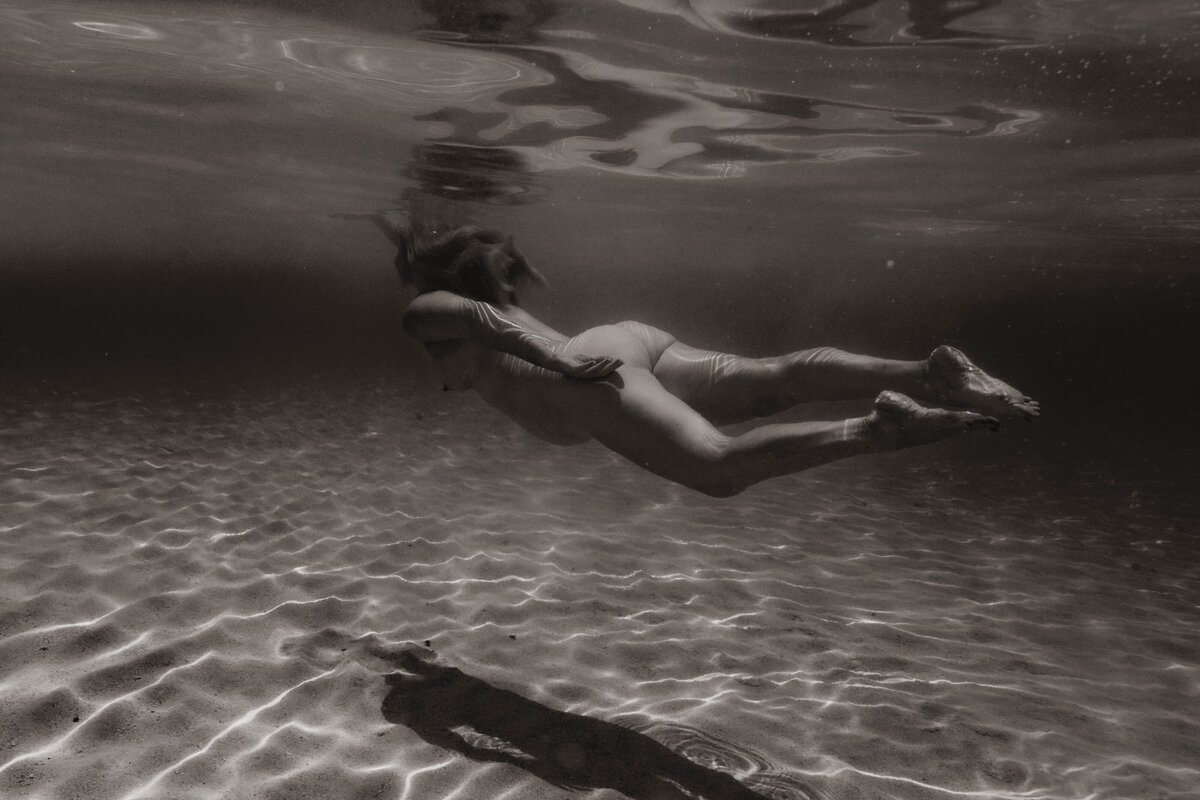 Underwater Maternity Photographer