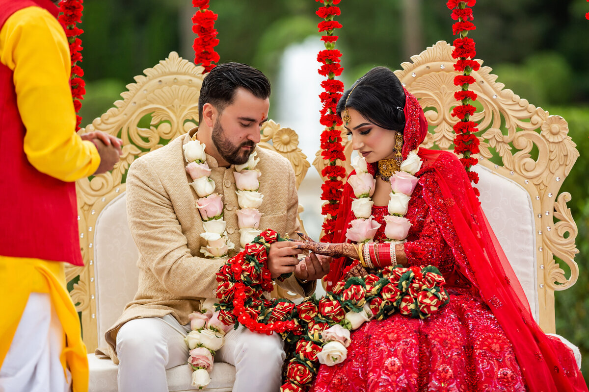 emma-cleary-new-york-nyc-wedding-photographer-videographer-venue-oheka-castle-isha-adam-48