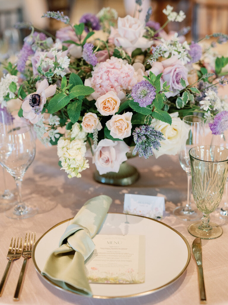 low centerpiece, garden, gold accents, peach, lavender