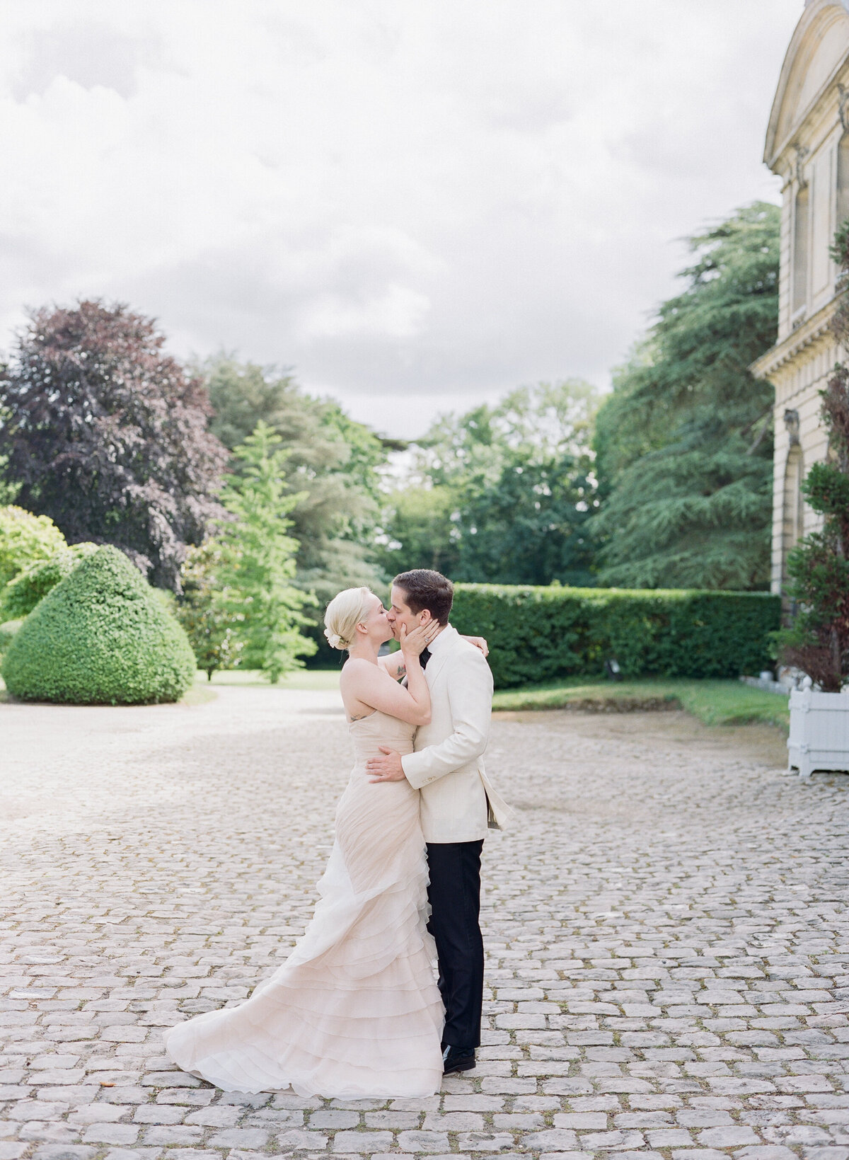 Jennifer Fox Weddings English speaking wedding planning & design agency in France crafting refined and bespoke weddings and celebrations Provence, Paris and destination Laurel-Chris-Chateau-de-Champlatreaux-Molly-Carr-Photography-48
