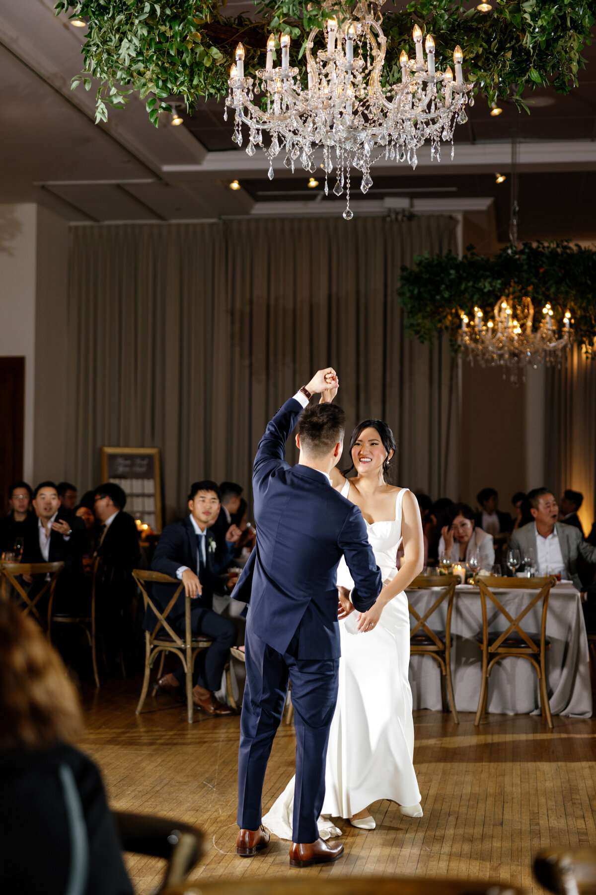 Aspen-Avenue-Chicago-Wedding-Photographer-Ivy-Room-Korean-Elegant-Modern-Romantic-Timeless-Jenny-Yoo-Elegant-Event-Lighting-City-True-To-Color-Photojournalism-125