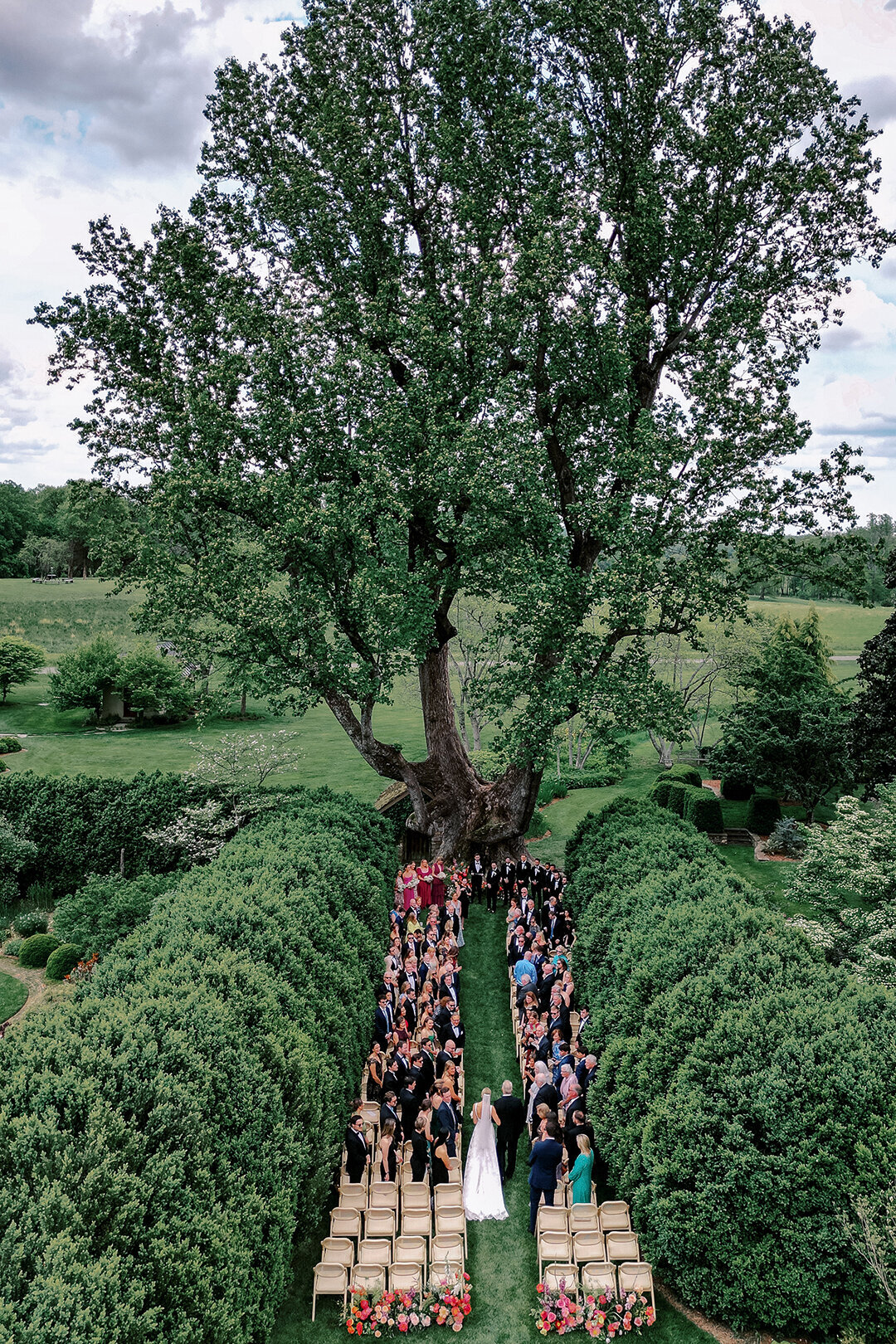KathleenRob5-3-25GlenstoneGardenVA-VickiGraftonPhotography-565
